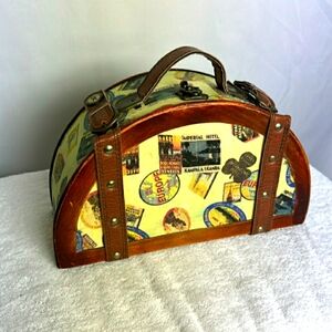 Vintage VG Wooden Case